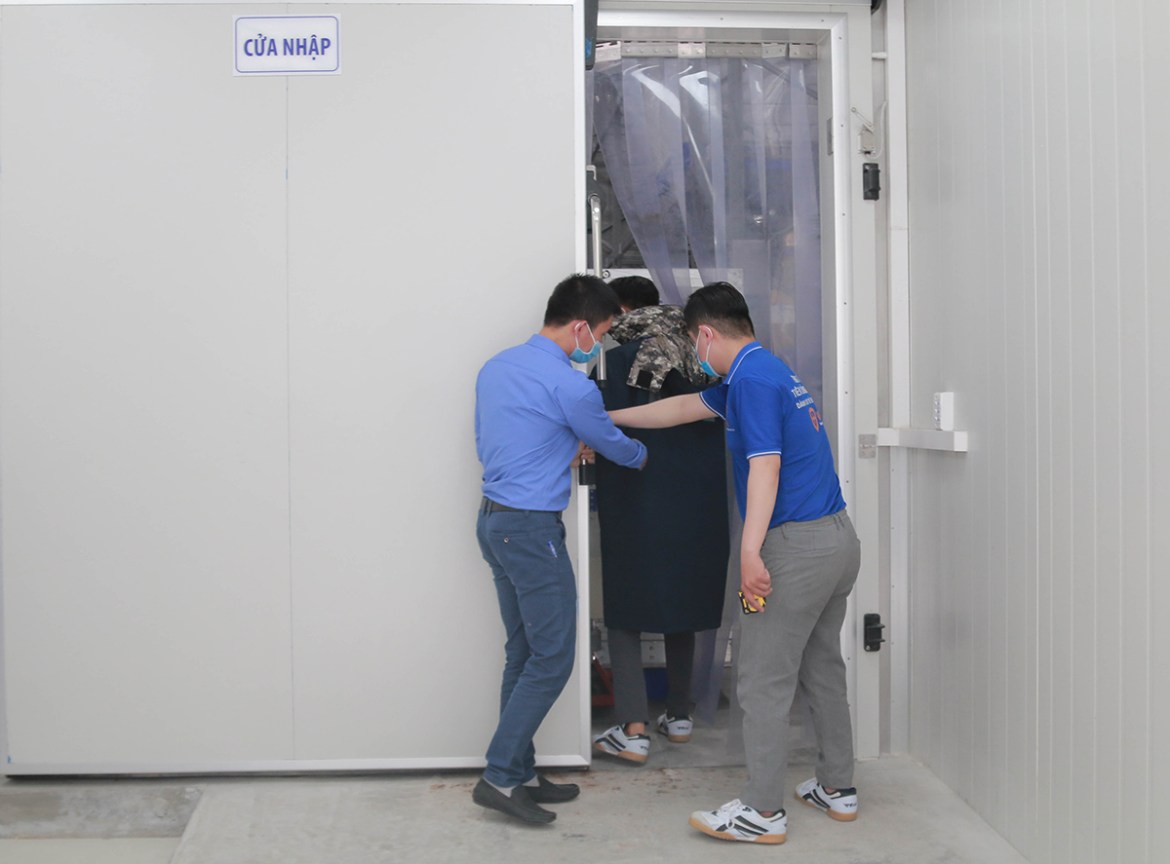 The door to a freezer of VNVC is opened to send in the vaccine. The 117,600 doses are the first batch of 30 million Covid-19 vaccine doses produced by British-Swedish firm AstraZeneca in collaboration with Oxford University that Vietnam has ordered to buy.