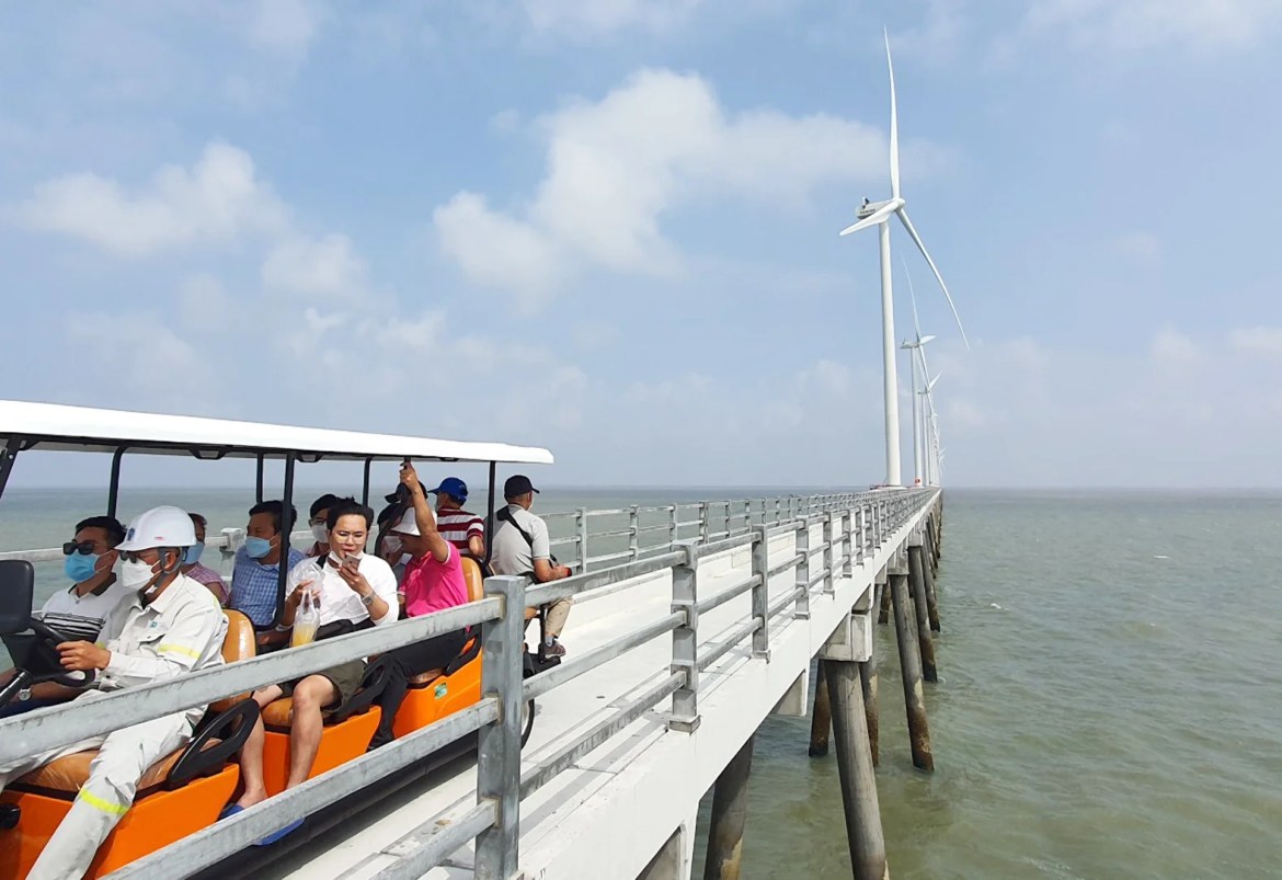 Ho Chi Minh City connects with mien Tay to travel to England 1