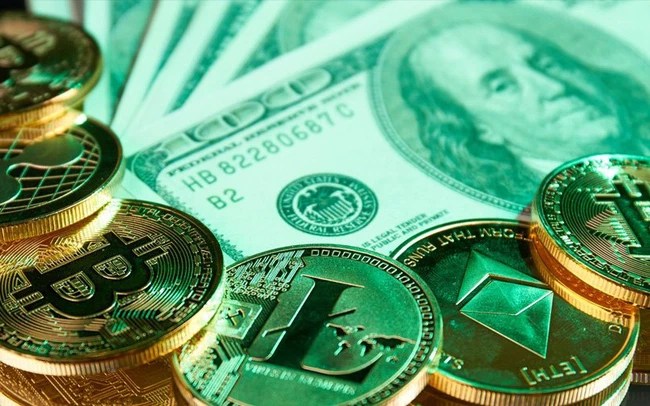 Bitcoin soars nearly 6%, USD and gold plunge