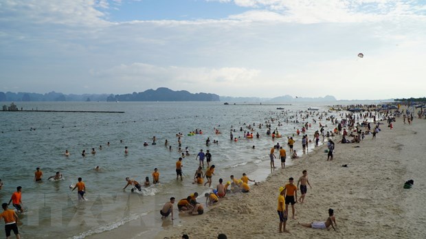 Traveling to Vietnam can't be completed after 1 month, you will be happy to see him again 1