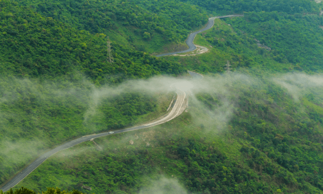 Two Vietnamese roads are in the top 10 most beautiful places to see in Asia - Photo 1.
