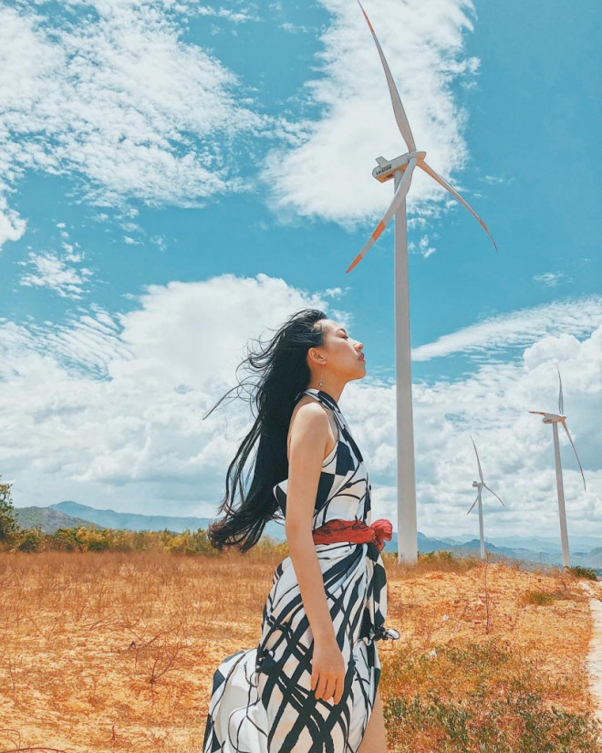 Play all the 5 most beautiful wind power fields in Vietnam in the summer - 8