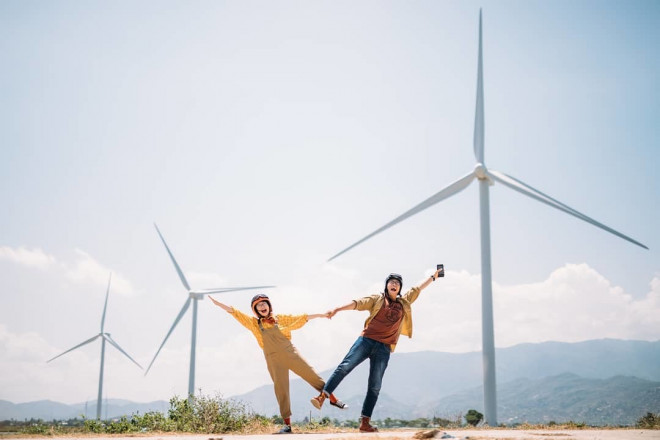 Play all the 5 most beautiful wind power fields in Vietnam in the summer - 6