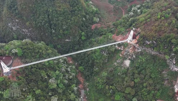 HOT: Vietnam is about to have the world's longest pedestrian glass bridge, starting to welcome guests on this occasion of April 30 - Photo 3.