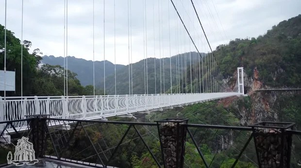HOT: Vietnam is about to have the world's longest walking glass bridge, starting to welcome guests on this occasion of April 30 - Photo 4.