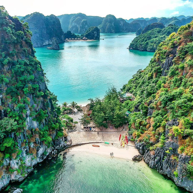 In the heart of Hai Phong, there is an island with 2 sea surfaces, the water is as blue as the Maldives version of Vietnam - Photo 1.