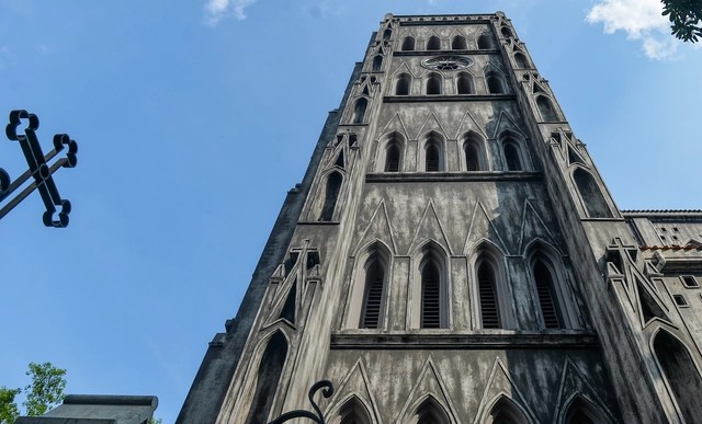 Hanoi Cathedral completes a new coat, keeping its ancient and mossy beauty intact - Photo 3.