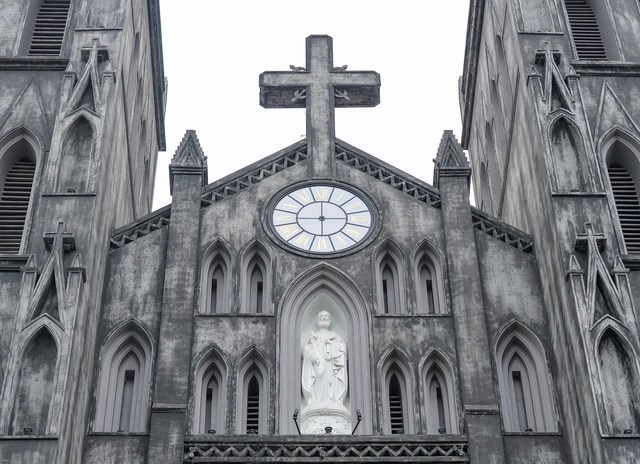Hanoi Cathedral completes a new coat, keeping its ancient and mossy beauty intact - Photo 4.