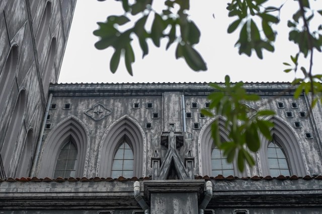 Hanoi Cathedral completes a new coat, keeping its ancient and mossy beauty intact - Photo 5.