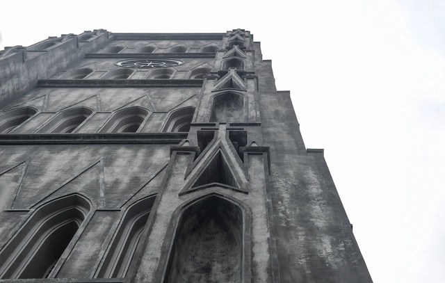 Hanoi Cathedral completes a new coat, keeping its ancient and mossy beauty intact - Photo 6.