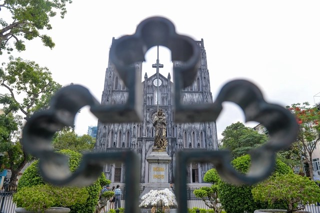 Hanoi Cathedral completes a new coat, keeping its ancient and mossy beauty intact - Photo 7.