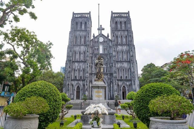 Hanoi Cathedral completes a new coat, keeping its ancient and mossy beauty intact - Photo 1.