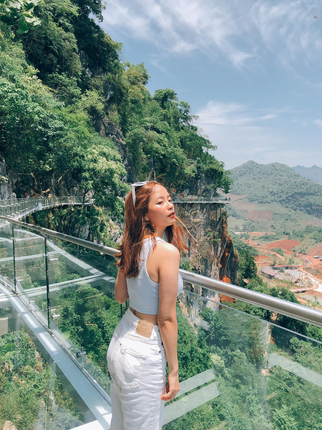 Going to Moc Chau this summer to enjoy ripe plums, you must definitely visit Bach Long glass bridge: A beautiful virtual living place like a fairyland - Photo 7.