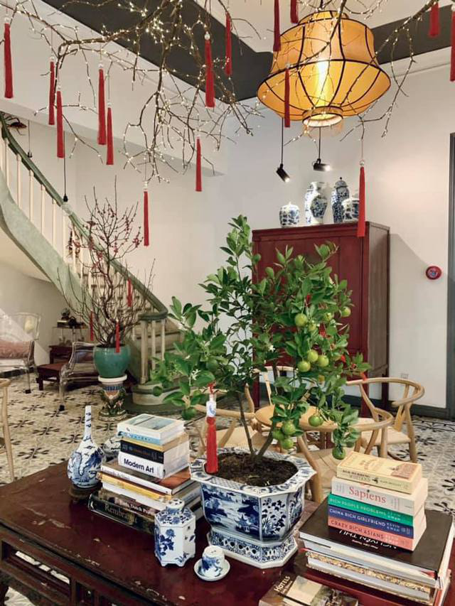 The restaurant experience has a 1-0-2 in the heart of Saigon: The space is as dark as ink, the service staff is super strange but still receives a 'rain' of compliments! - Photo 1.