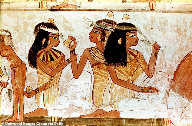 There will be a perfume that maintains its fragrance for 2 years, used by the famous Queen of the ancient world - Photo 3.