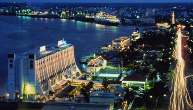 The 5-star 'floating hotel' used to be 'parked' on the Saigon River: In the 90s, the price was 8 million VND/night, including a tennis court, a helipad... but the current picture is sad! - Photo 8.