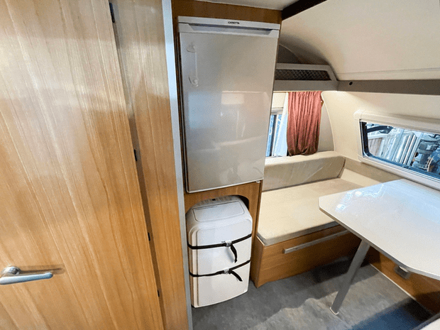 The person who brought the Caretta Uncle mobile home to Vietnam answered how to register, how to get a driver's license, how to tow a car - Photo 12.