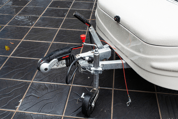 The person who brought the Caretta Uncle mobile home to Vietnam answered how to register, how to get a driver's license, how to tow the car - Photo 4.