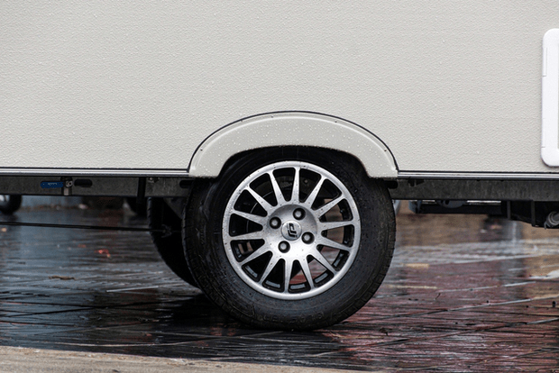 The person who brought the Caretta Uncle mobile home to Vietnam answered how to register, how to get a driver's license, how to tow the car - Photo 6.