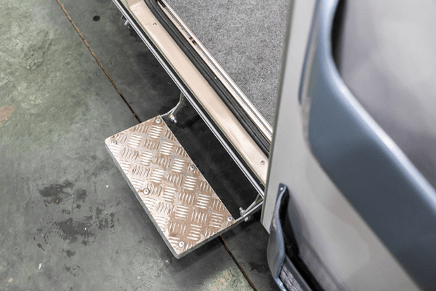 The person who brought the Caretta Uncle mobile home to Vietnam answered how to register, how to get a driver's license, how to tow the car - Photo 9.