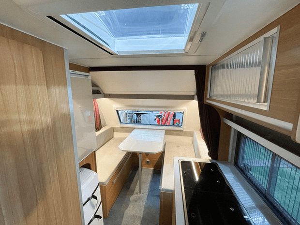 The person who brought the Caretta Uncle mobile home to Vietnam answered how to register, how to get a driver's license, how to tow the car - Photo 10.