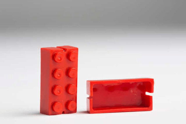 LEGO's success story: From a small carpentry workshop that once went bankrupt to a business likened to the Apple of toys - Photo 2.