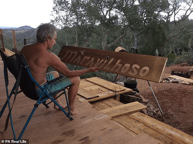 The businessman quits his job with an income of 1.3 billion VND/year, sells a villa to his hometown, lives in the middle of a house without electricity and water, raises pigs to earn a living - Photo 4.