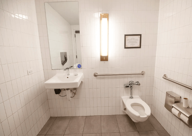 New York public toilet crisis - Photo 2.