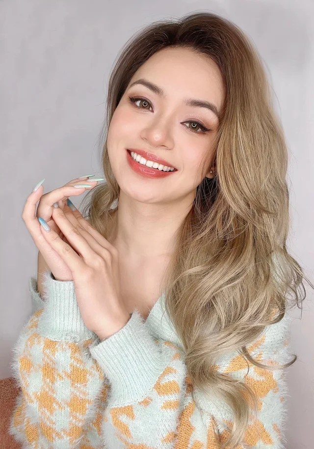 Vietnam's scar-covering witch entered the top Forbes Under 30 in Asia: Famous for getting tattoos to heal wounds, was ridiculed when she first started working - Photo 1.