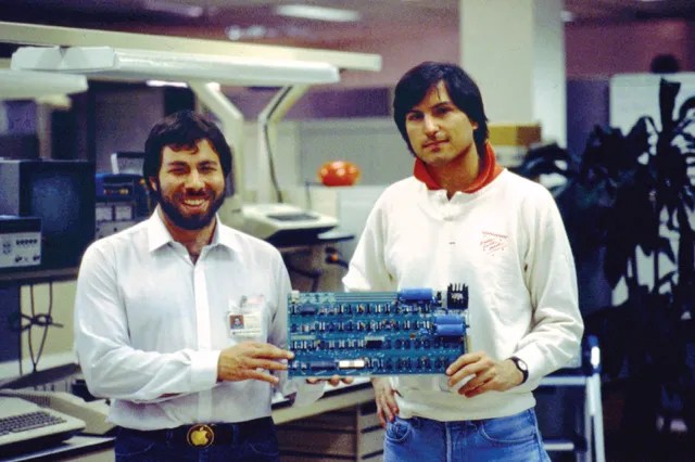 Together building Apple, but the 3 founders have different lives: The one who became a technology village legend, the one who missed the opportunity to become a billionaire - Photo 2. Together building Apple, but the 3 founders have different lives: The one who became a technology village legend, the one who missed the opportunity to become a billionaire - Photo 2.