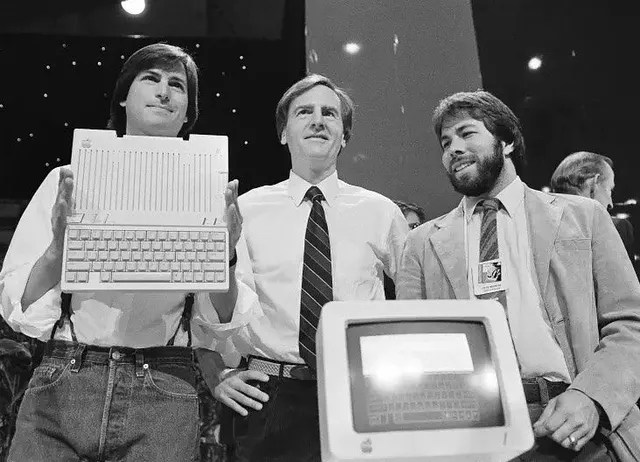 Building Apple together, but the 3 founders had different lives: The one who became a technology legend, the one who missed the opportunity to become a billionaire - Photo 1. Building Apple together, but the 3 founders had different lives: The one who became a technology legend, the one who missed the opportunity to become a billionaire - Photo 1.