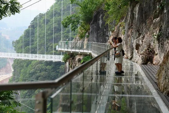 8 world record-breaking bridges: Vietnam has one, the scenery is like a dreamland, challenging adventurers - Photo 5.