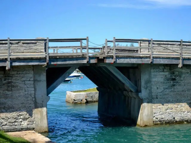 8 world record-breaking bridges: Vietnam has one, the scenery is like a dreamland, challenging adventurers - Photo 1.