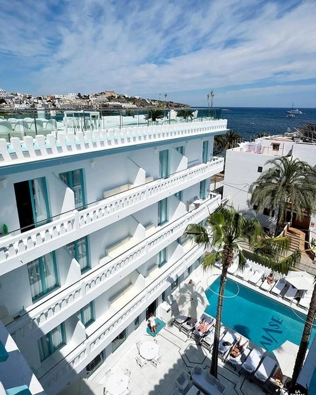 Inside the hotel block owned by two football millionaires Messi and CR7 - Photo 8.