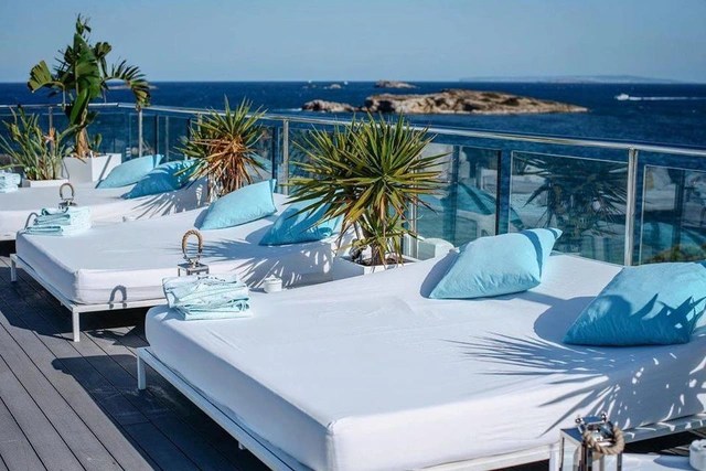 Inside the hotel block owned by two football millionaires Messi and CR7 - Photo 10.