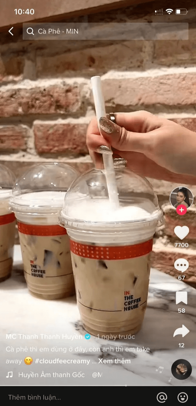 The Coffee House gives up glass, uses plastic cups and vibrating cards at the store, following in the footsteps of "coffee chain bosses" Highlands Coffee, Starbucks... - Photo 4.