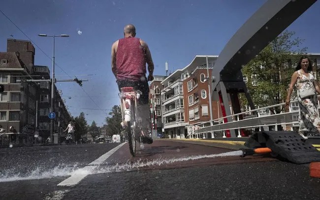 European country declares water shortage, minister urges: "Think carefully before washing your car"