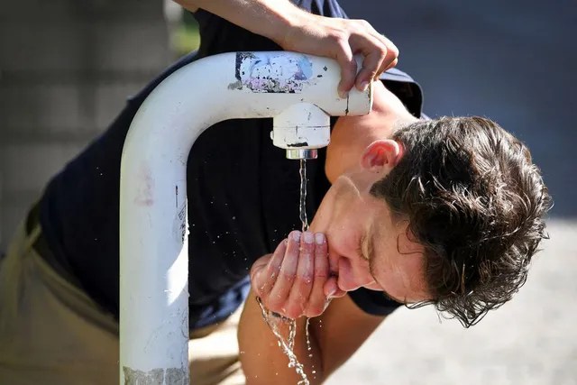 The European country declared a lack of water, the minister urged: Think twice before washing your car - Photo 1.