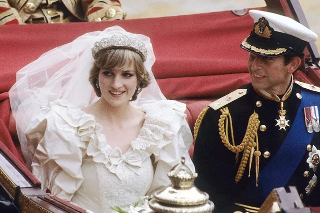Little is known about the life of the Queen's four children - Photo 3.