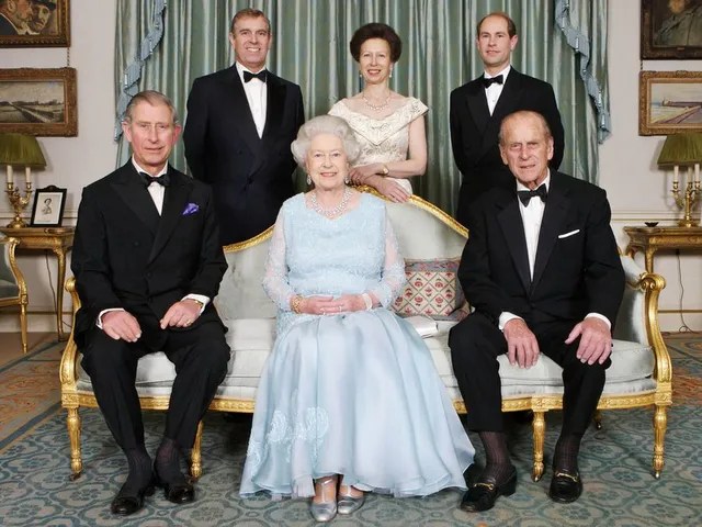 Little is known about the life of the Queen's four children - Photo 1.