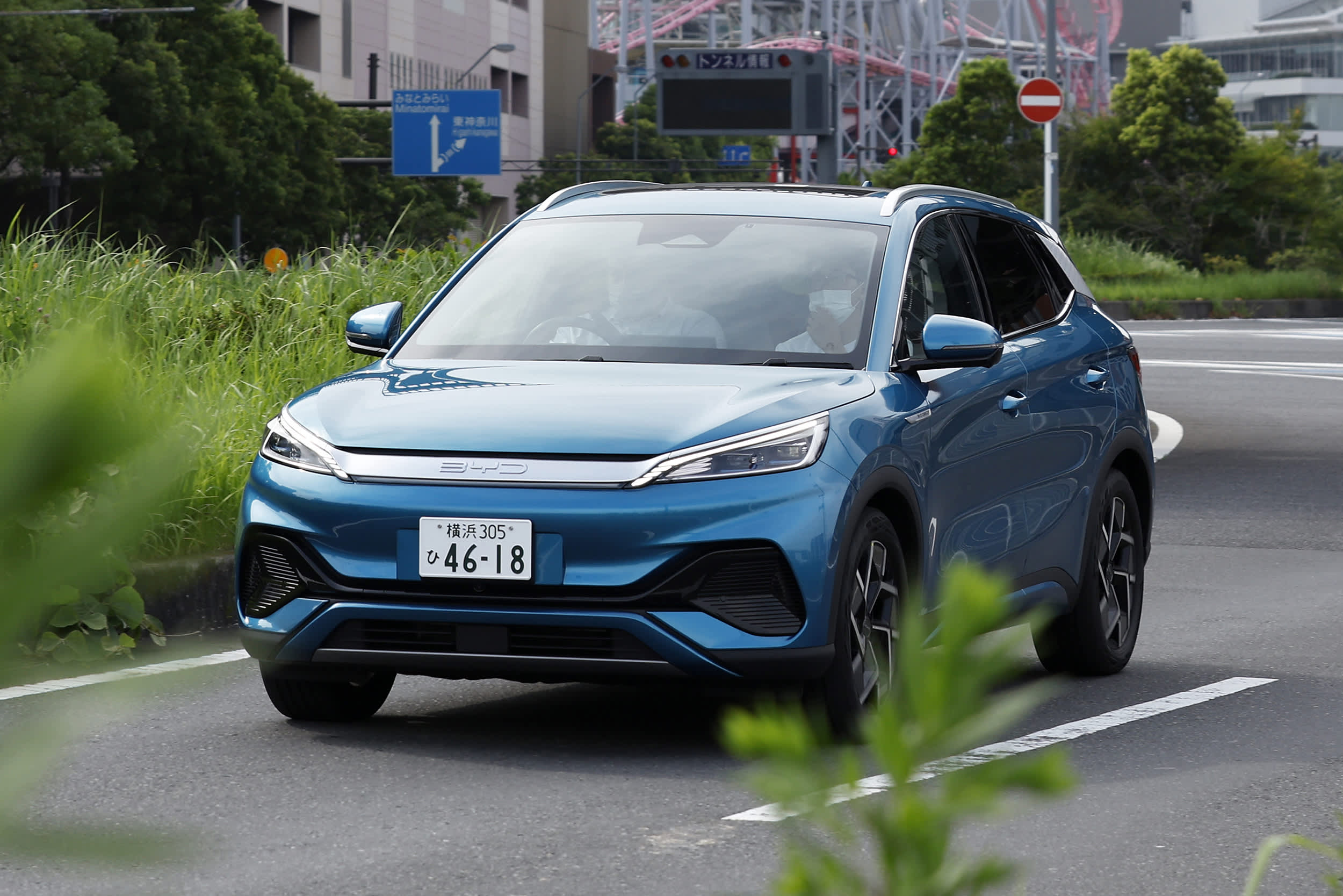 Chinese EV maker BYD can rally nearly 40% after overtaking Tesla in deliveries, Barclays says