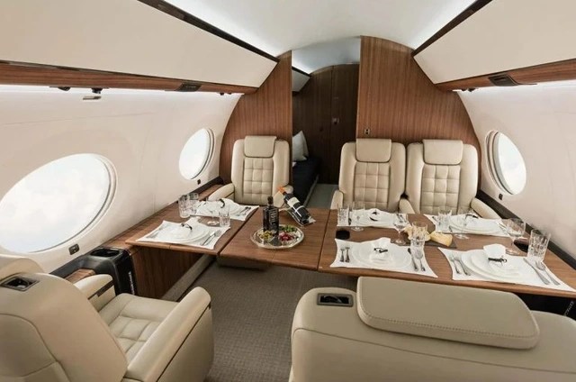 After Elon Musk, Mark Zuckerberg is the next name accused of using a private jet that emits more carbon than the entire US within 15 years - Photo 1.