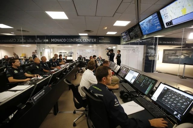 The journey of a solar plane around the world does not consume a single drop of fuel - Photo 9.