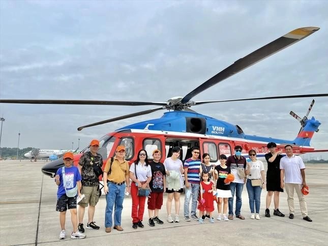Pause the tour to explore Ho Chi Minh City by helicopter - Photo 2.