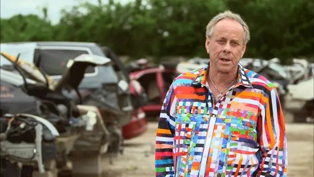 Buying old cars, selling off parts at high prices, the man from homelessness became the owner of a scrap car company with a turnover of 15 million USD - Photo 3.