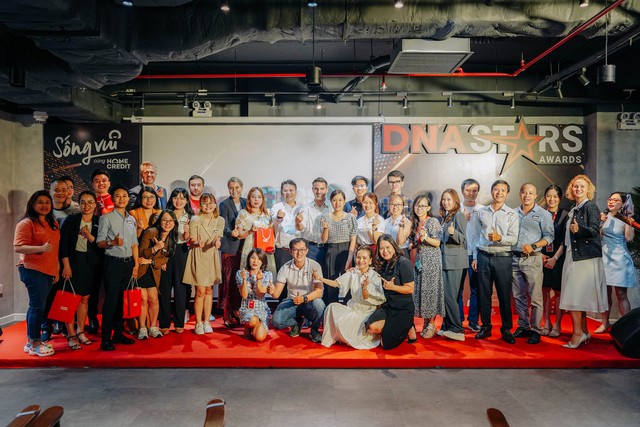 HR strategy helps Home Credit win big at Vietnam HR Award 2022 - Photo 1. HR strategy helps Home Credit win big at Vietnam HR Award 2022 - Photo 1.