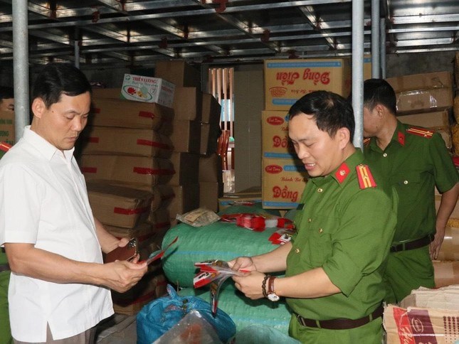 Recalling more than 1 ton of confectionery, self-extinguishing bimbim - Photo 1.
