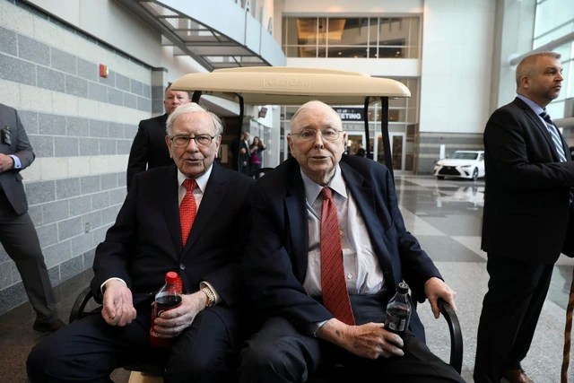 Billionaire Charlie Munger once envious of Warren Buffett asserted: The world is not driven by greed but by jealousy - Photo 2.