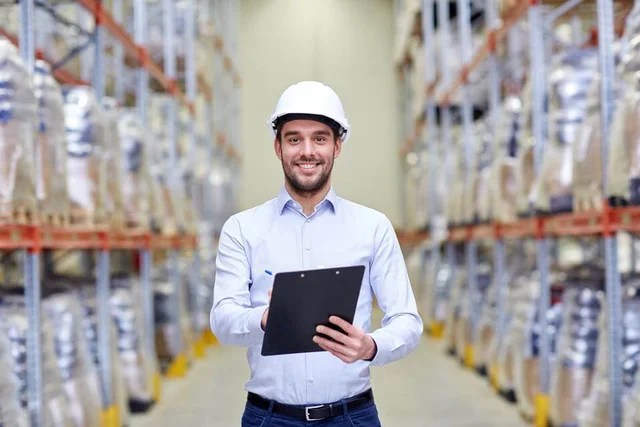 A booming industry thanks to e-commerce, quick advancement opportunities, and an expected salary of hundreds of millions of dong per month - Photo 3.
