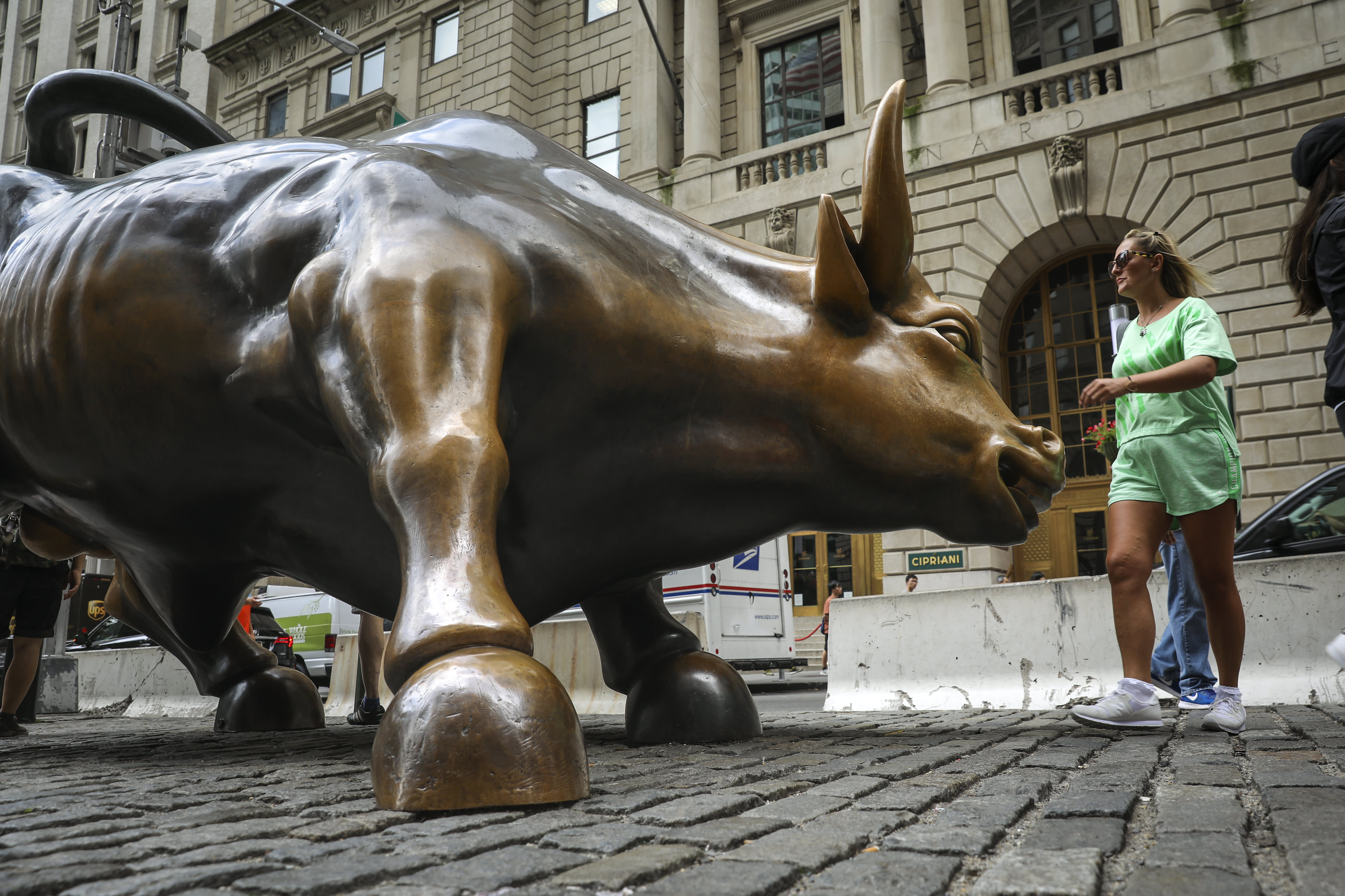 Oppenheimer sees the S&P 500 rallying nearly 12% in 2023 as corporate earnings hold up